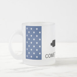 そし来て、麦砂糖を入れたビールマグを飲み フロストグラスマグカップ