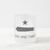 そし来て、麦砂糖を入れたビールマグを飲み フロストグラスマグカップ (中央)