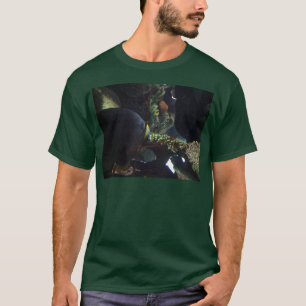 そっと歩行は大きい魚を運び、 Tシャツ