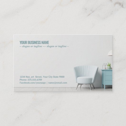 そのインテリアは空の白い壁に肘掛け椅子を持っている 名刺 (裏面)