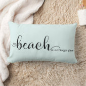 そのビーチは私たちの幸福な場所だ ランバークッション (ブランケット)