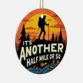 その別の半マイルかそこらの山のハイキングギフト セラミックオーナメント (右)