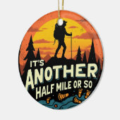 その別の半マイルかそこらの山のハイキングギフト セラミックオーナメント (左)