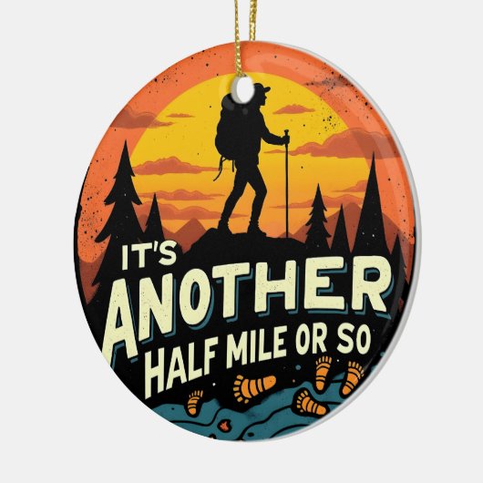 その別の半マイルかそこらの山のハイキングギフト セラミックオーナメント (左)