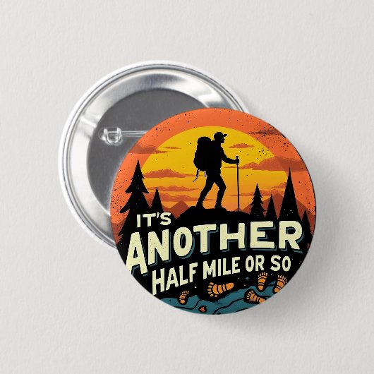 その別の半マイルかそこらの山のハイキングギフト 缶バッジ (正面&裏面)