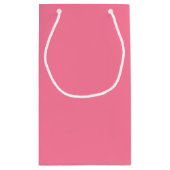 その女の子のかわいいピンクの生まれたばかりのな女の赤ちゃんの足跡 スモールペーパーバッグ (裏面)