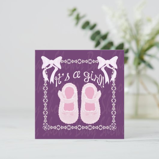 その女の子ボウシューズパープルベビーシャワー招待状 招待状 (スタンド正面)