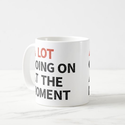 その時点でたくさんのことが起こっている コーヒーマグカップ (正面左)