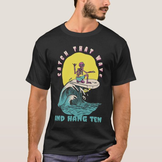 その波と10のつるレトロサーファーが存在する Tシャツ (正面)