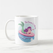 その海はサーフボードでマーメイドサーフィンを呼んでいる コーヒーマグカップ (左)