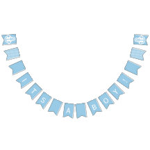 その男の子の空色そして白く航海のな旗布