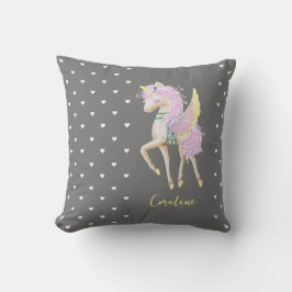 その装飾用クッションは可愛いユニコーンが特徴だ。 クッション