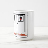 その間スコットランドのおもしろいなキルトの冗談のマグで コーヒーマグカップ (中央)