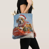 そりで楽しむボクサー犬 雪を降らせて クリスマス トートバッグ (クローズアップ)