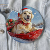 そりで雪遊びするラブラドール犬 雪を降らせて クリスマス 缶バッジ (インサイチュ)