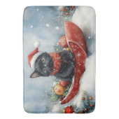 そりで雪遊びする黒猫 雪降るクリスマス バスマット (正面縦)