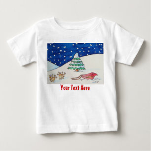 そりと木を持つトナカイのかわいい雪のシーン ベビーTシャツ