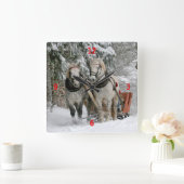 そりを引っ張っているばん馬 スクエア壁時計 (ホーム)