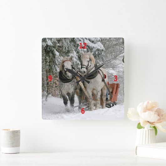 そりを引っ張っているばん馬 スクエア壁時計 (ホーム)