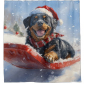 そり犬のロットワイラー 雪を降らせて クリスマス シャワーカーテン (正面)