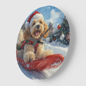そり犬の可愛いコッカー・スパニエル 雪を降らせて クリスマス ラージ壁時計 (傾斜)