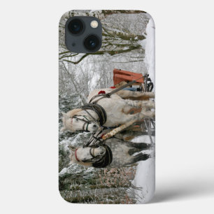 そり+乗る，雪，森，馬，冬，白，ギャロップ iPhone 13ケース
