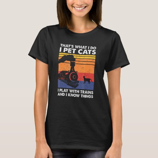 それが私のすること 猫を撫でて 汽車のおもちゃで遊ぶの も Tシャツ (正面)