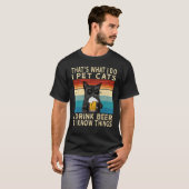 それが私のやること ネコを撫でて ビールを飲んで Tシャツ (正面フル)