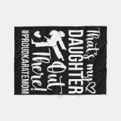 それが私の娘誇りを持った空手ママ空手マザー フリースブランケット (正面(横))