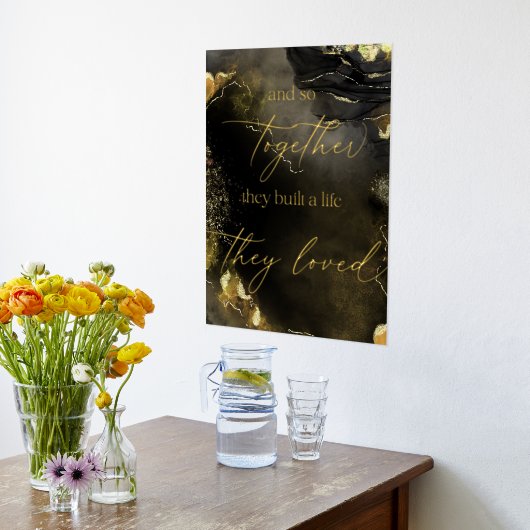 それで彼らは一緒に人生を築き、彼らは引用文を愛した 箔ポスター (レイダウン (キッチン))