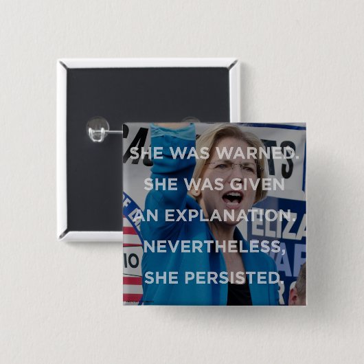 それにもかかわらずエリザベスの養兎場彼女はバッジ主張しました 缶バッジ (正面&裏面)