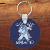 それにもかかわらず彼女は卒業おもしろいユーモアを卒業した キーホルダー (正面)