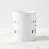 それにもかかわらず彼女は粘り強い引用文 ジャンボコーヒーマグカップ (正面)