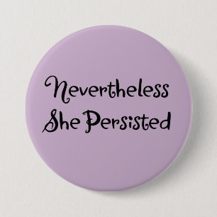 それにもかかわらず、彼女はタイポグラフィの芸術を続けた 缶バッジ