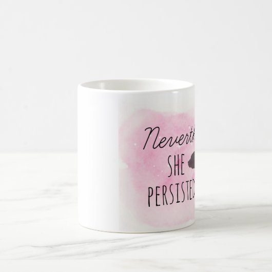 それにもかかわらず、彼女はマグ主張しました コーヒーマグカップ (中央)