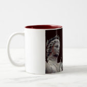 それにもかかわらず、彼女はマグ正義の主張しました ツートーンマグカップ (左)