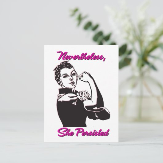 それにもかかわらず、彼女はロージー・リベッターのはがきに固執した ポストカード (スタンド正面)