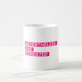 それにもかかわらず、彼女は主張しました コーヒーマグカップ