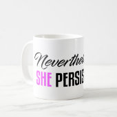 それにもかかわらず、彼女は主張しました コーヒーマグカップ (正面左)