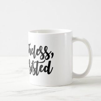 それにもかかわらず、彼女は主張しました コーヒーマグカップ