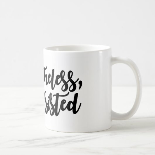 それにもかかわらず、彼女は主張しました コーヒーマグカップ (右)