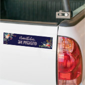 それにもかかわらず、彼女は主張しました バンパーステッカー (トラック上)