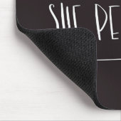 それにもかかわらず、彼女は主張しました マウスパッド (コーナー)