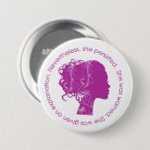 それにもかかわらず、彼女は主張しました(マゼンタ) 缶バッジ (正面&裏面)