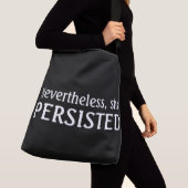 それにもかかわらず、彼女は固執した クロスボディバッグ (クローズアップ)