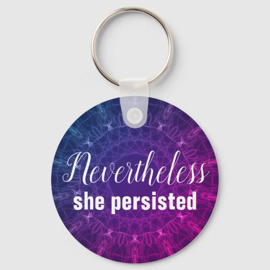 それにもかかわらず、彼女は引用文紫の白の女の子を固執した キーホルダー (正面)