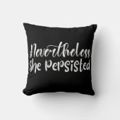 それにもかかわらず、彼女は装飾用クッションを固守した クッション (正面)