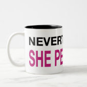 それにもかかわらず、彼女は(2)主張しました ツートーンマグカップ (左)