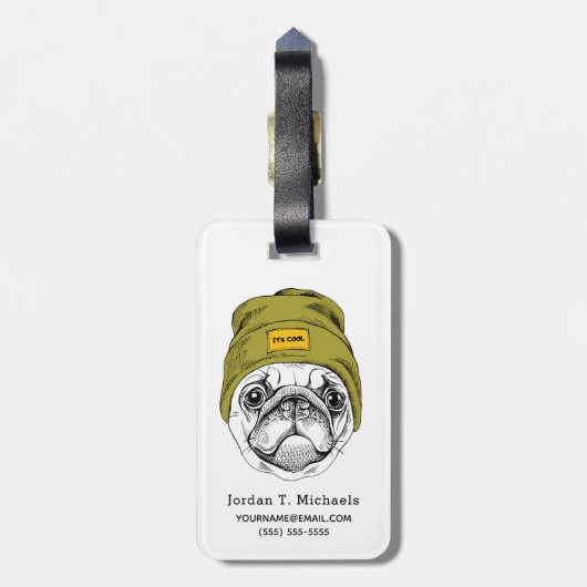 それによってがカッコいい|であるヒップスターのパグ|はあなたの名前を加えます ラゲッジタグ (裏面縦)
