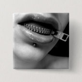 それのボタンファスナーを締めて下さい 缶バッジ (正面)